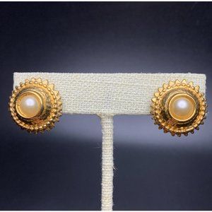 Leslie Block Faux Pearl Clip On Earrings Round Gold Tone Sun Shape Vintage